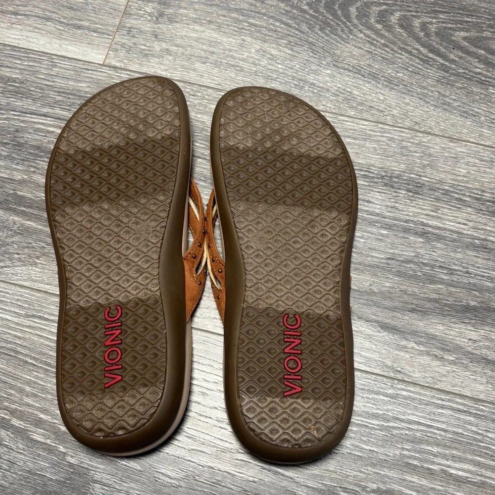 Vionic Tasha Toffee Studded Brown Thong Sandals Women's Size‎ 9 Comfortable